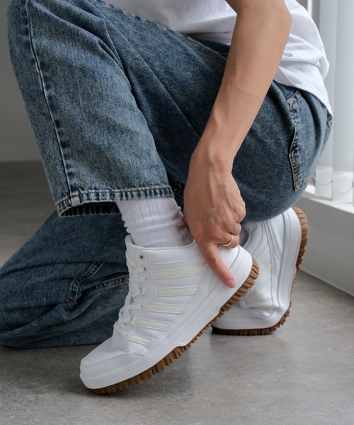 【K-SWISS/ケースイス】サイドライン ミドルカット レースアップスニーカー
