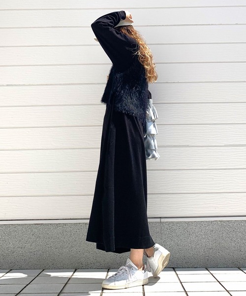 Q(キュー)の「シャギーベスト×ニットワンピ(ワンピース・レディース・ブラック/ベージュ・MEDIUM)」の13枚目の写真