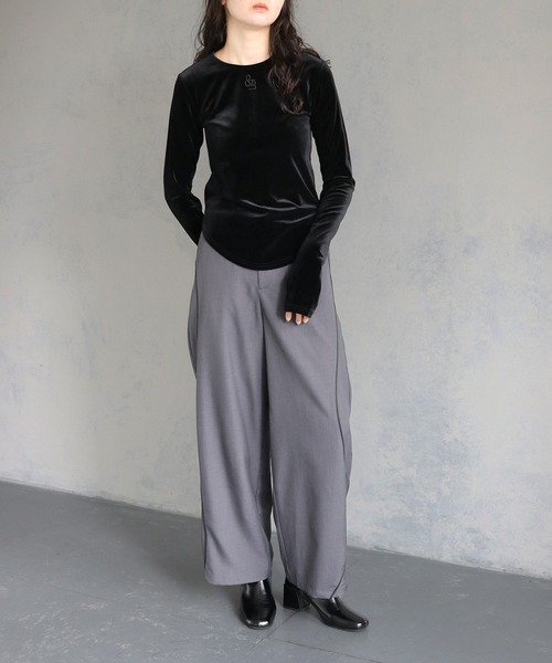 &g'aime（アンジェム）の「【&g’aime】刺繍ロゴクルーネックベロアトップス　EMBROIDERY LOGO CREWNECK VELOR TOPS（Tシャツ/カットソー・レディース・ブラック/ブルー・FREE）」の10枚目の写真