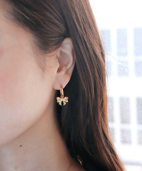 abaskdesign(アバスクデザイン)の「金属アレルギー対応 リボンフープステンレスピアス(ピアス(両耳用)・レディース・ゴールド/シルバー・FREE)」の3枚目の写真