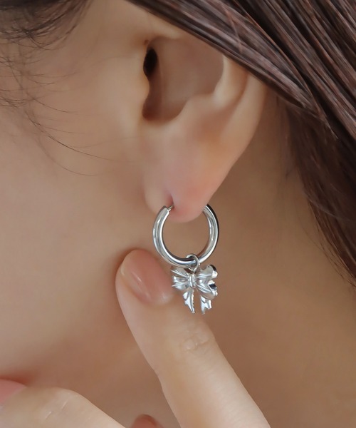 abaskdesign(アバスクデザイン)の「金属アレルギー対応 リボンフープステンレスピアス(ピアス(両耳用)・レディース・ゴールド/シルバー・FREE)」の6枚目の写真