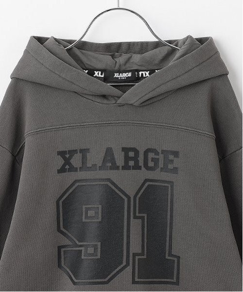 XLARGE KIDS(エクストララージキッズ)の「ピグメントカレッジロゴパーカー(パーカー・キッズ・グレー/ネイビー・120cm/130cm/140cm/100cm/110cm)」の6枚目の写真
