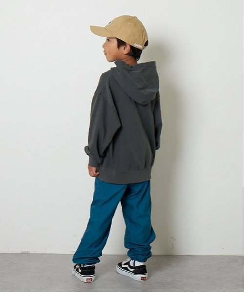 XLARGE KIDS(エクストララージキッズ)の「ピグメントカレッジロゴパーカー(パーカー・キッズ・グレー/ネイビー・120cm/130cm/140cm/100cm/110cm)」の14枚目の写真