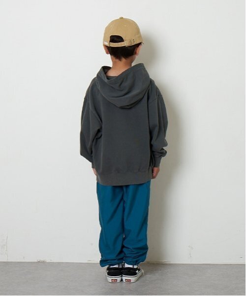 XLARGE KIDS(エクストララージキッズ)の「ピグメントカレッジロゴパーカー(パーカー・キッズ・グレー/ネイビー・120cm/130cm/140cm/100cm/110cm)」の3枚目の写真