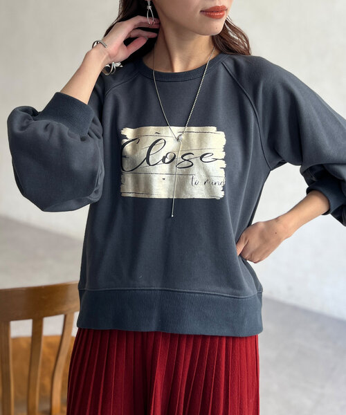 Chez toi(シェトワ)の「箔プリント裏毛ラグランプルオーバー(Tシャツ/カットソー・レディース・ブルー/オフホワイト/ブラック・FREE)」の3枚目の写真