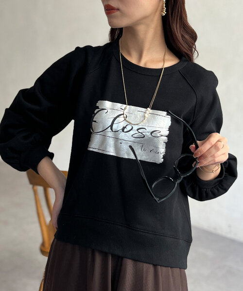 Chez toi(シェトワ)の「箔プリント裏毛ラグランプルオーバー(Tシャツ/カットソー・レディース・ブルー/オフホワイト/ブラック・FREE)」の2枚目の写真