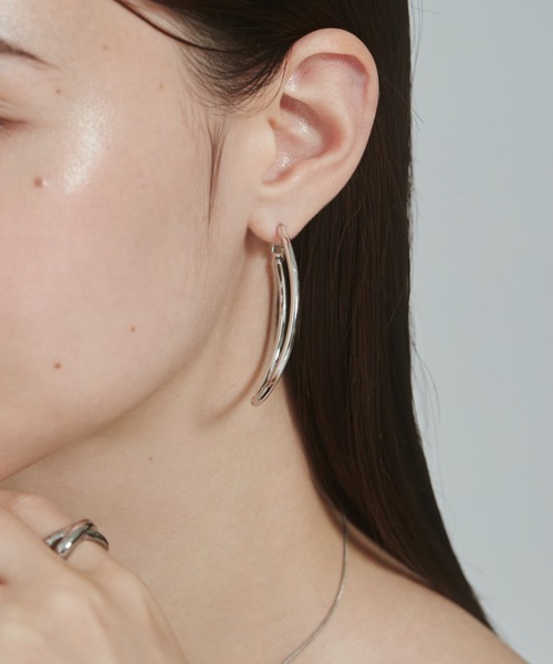 DT★Max Mara★agape オーバルフープピアス セール】大ぶり立体オーバルフープピアス (両耳用)（ピアス（両