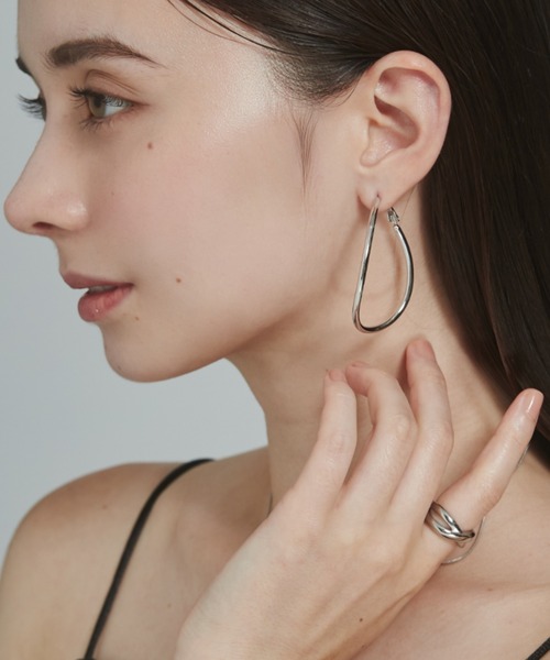 セール】大ぶり立体オーバルフープピアス (両耳用)（ピアス（両