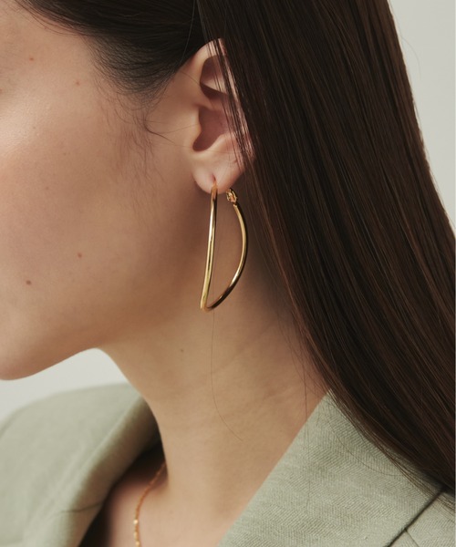セール】大ぶり立体オーバルフープピアス (両耳用)（ピアス（両