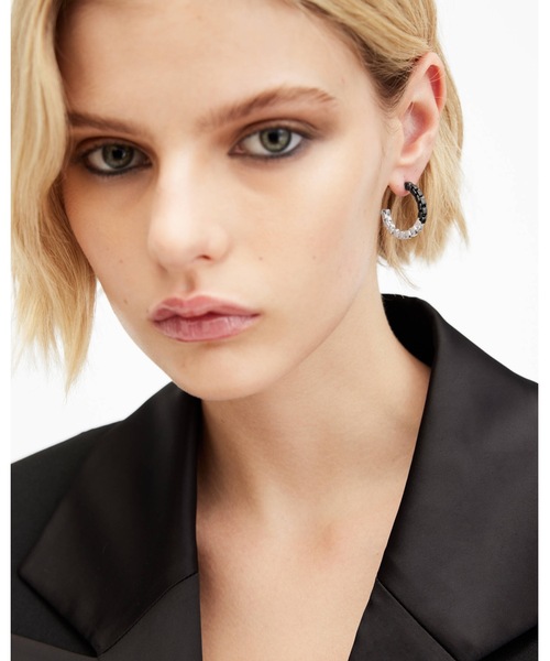 ALLSAINTS(オールセインツ)の「SKYE BOX CHAIN SMALL HOOP EARRINGS | SKYE ボックス チェーン スモール フープ イヤリング・ピアス(ピアス(両耳用)・レディース・シルバー系その他・ONE SIZE)」の2枚目の写真