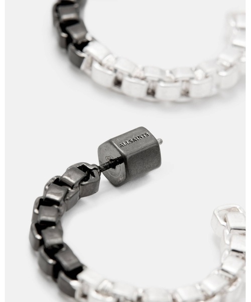 ALLSAINTS(オールセインツ)の「SKYE BOX CHAIN SMALL HOOP EARRINGS | SKYE ボックス チェーン スモール フープ イヤリング・ピアス(ピアス(両耳用)・レディース・シルバー系その他・ONE SIZE)」の4枚目の写真