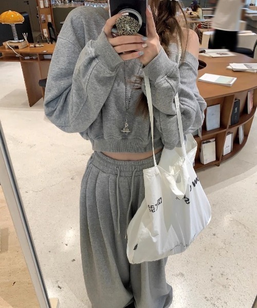 SHEENA（シーナ）の「セットアップ　ワンショルダースウェットトレーナー×スウェットワイドパンツ/2点SET（セットアップ・レディース・グレー/ライトカーキ/ブルー系その他・M）」の6枚目の写真