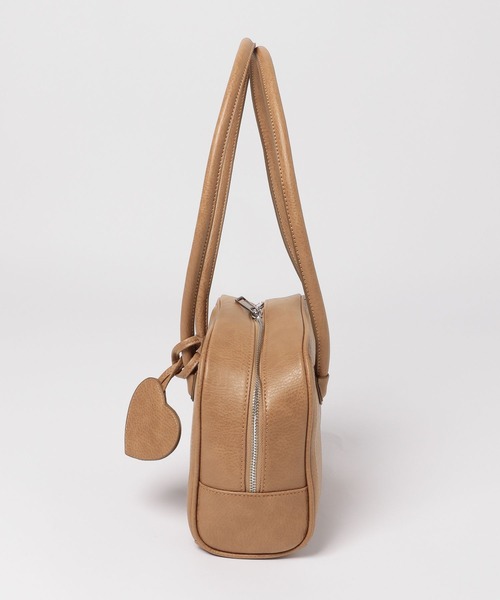 FOREVER 21（フォーエバー トゥエンティーワン）の「【2025SS】取り外し可能ハートチャーム付きPUボストン（ショルダーバッグ・レディース・キャメル/ダークブラウン/ライトブルー・FREE）」の14枚目の写真