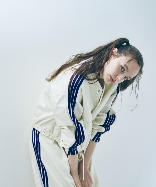 RNA（アールエヌエー）の「J2129 ウーブントラック ジャケット（ノーカラージャケット・レディース・ブラック/アイボリー・MEDIUM）」の11枚目の写真