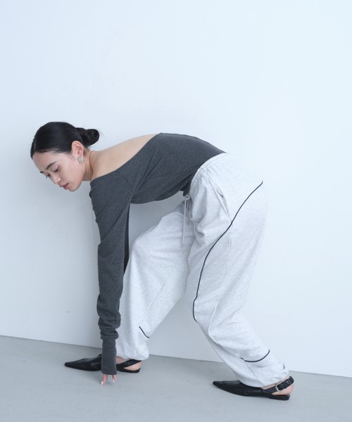 AIC.（エーアイシー）の「ドローコードパイピング裏毛ジョガーパンツ（スウェットパンツ・レディース・ライトグレー/チャコールグレー・FREE）」の7枚目の写真