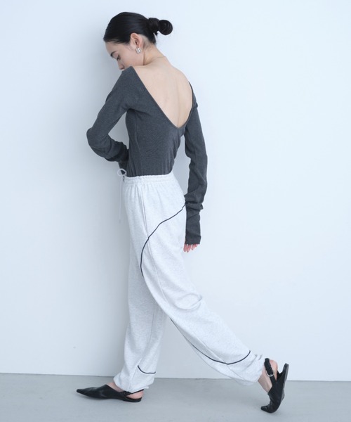 AIC.（エーアイシー）の「ドローコードパイピング裏毛ジョガーパンツ（スウェットパンツ・レディース・ライトグレー/チャコールグレー・FREE）」の8枚目の写真