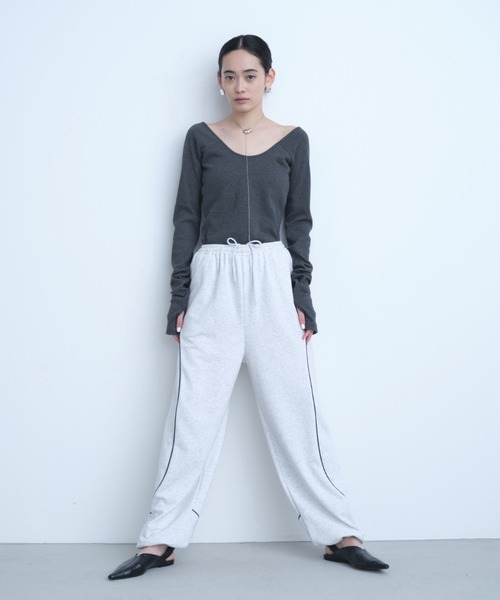 AIC.（エーアイシー）の「ドローコードパイピング裏毛ジョガーパンツ（スウェットパンツ・レディース・ライトグレー/チャコールグレー・FREE）」の9枚目の写真