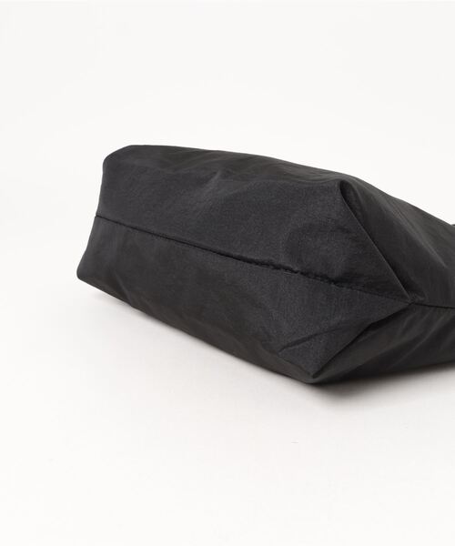 ACCOMMODE（アコモデ）の「リバーシブワイドハンドルトート（トートバッグ・レディース・シルバー/ブラック・FREE）」の19枚目の写真