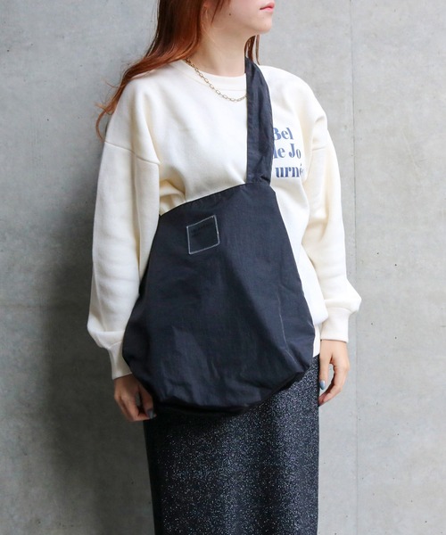 ACCOMMODE（アコモデ）の「リバーシブワイドハンドルトート（トートバッグ・レディース・シルバー/ブラック・FREE）」の3枚目の写真