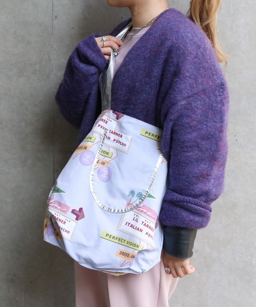 ACCOMMODE（アコモデ）の「リバーシブワイドハンドルトート（トートバッグ・レディース・シルバー/ブラック・FREE）」の5枚目の写真