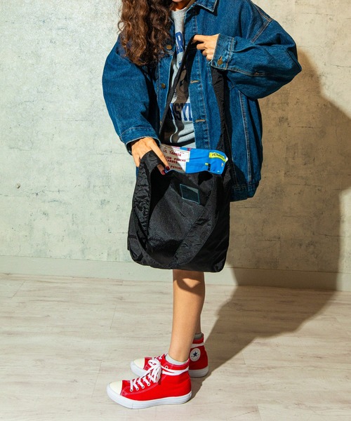 ACCOMMODE（アコモデ）の「リバーシブワイドハンドルトート（トートバッグ・レディース・シルバー/ブラック・FREE）」の9枚目の写真