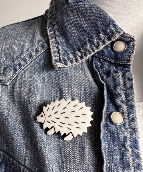COMMON WARE(コモンウェアー)の「4on:Matsuo Miyuki Bone Brooch 松尾みゆき ボーンプローチ(ブローチ/コサージュ・レディース・C/D/E/F/A/H/J/K/L/B/G/I・FREE)」の1枚目の写真