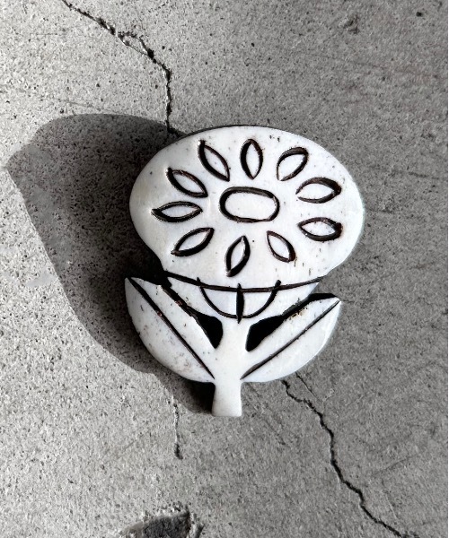 COMMON WARE(コモンウェアー)の「4on:Matsuo Miyuki Bone Brooch 松尾みゆき ボーンプローチ(ブローチ/コサージュ・レディース・C/D/E/F/A/H/J/K/L/B/G/I・FREE)」の7枚目の写真