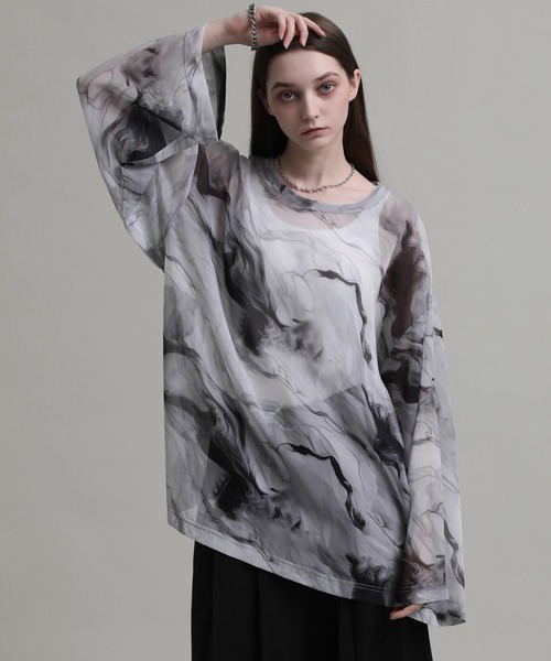 ELLUV(エルブ)の「【ELLUV/エルヴ】シルキーシフォンシアー マーブルフレアスリーブロンT(Tシャツ/カットソー・メンズ・ブラック/ブルー/ホワイト・S/M/L)」の2枚目の写真