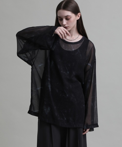 ELLUV(エルブ)の「【ELLUV/エルヴ】シルキーシフォンシアー マーブルフレアスリーブロンT(Tシャツ/カットソー・メンズ・ブラック/ブルー/ホワイト・S/M/L)」の4枚目の写真