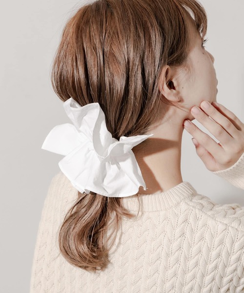 SMELLY(スメリー)の「ギャザーボリュームヘアバレッタ(バレッタ/ヘアクリップ・レディース・ホワイト・-)」の3枚目の写真