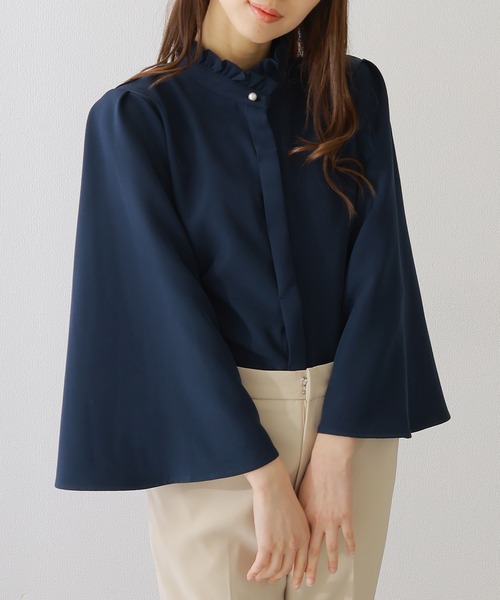 Lace Ladies(レースレディース)の「スタンド フリルカラー フレア 7分袖 プルオーバー(シャツ/ブラウス・レディース・チャコールグレー/ブラック/アイボリー/ネイビー・FREE/S)」の4枚目の写真