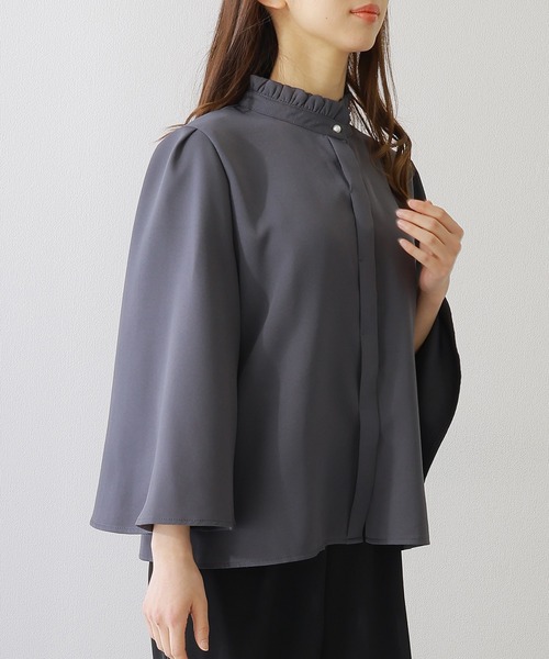 Lace Ladies(レースレディース)の「スタンド フリルカラー フレア 7分袖 プルオーバー(シャツ/ブラウス・レディース・チャコールグレー/ブラック/アイボリー/ネイビー・FREE/S)」の3枚目の写真