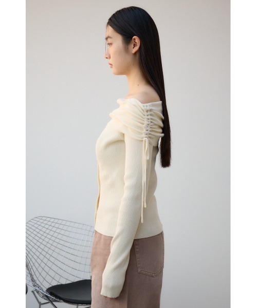 AZUL by moussy（アズールバイマウジー）の「ギャザーオフショルダーニットトップス（ニット/セーター・レディース・アイボリー/ピンク/ライム/ブラック・FREE）」の9枚目の写真