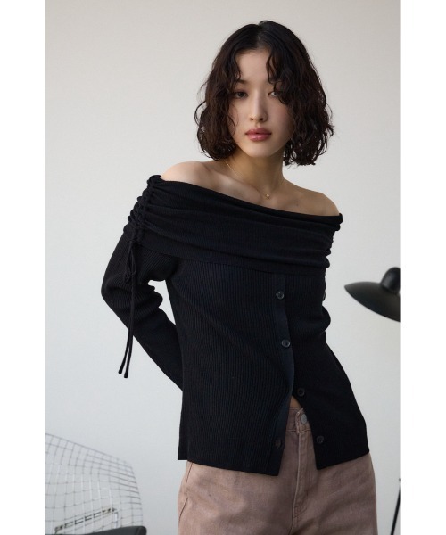 AZUL by moussy（アズールバイマウジー）の「ギャザーオフショルダーニットトップス（ニット/セーター・レディース・アイボリー/ピンク/ライム/ブラック・FREE）」の17枚目の写真