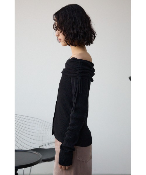 AZUL by moussy（アズールバイマウジー）の「ギャザーオフショルダーニットトップス（ニット/セーター・レディース・アイボリー/ピンク/ライム/ブラック・FREE）」の20枚目の写真