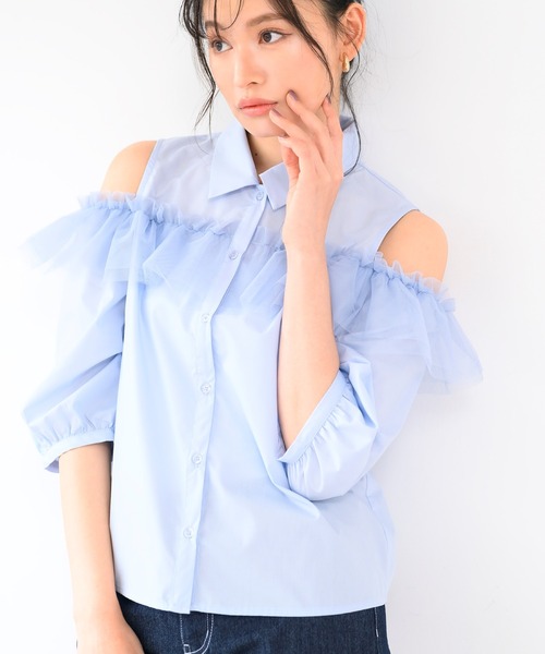 MISCH MASCH(ミッシュマッシュ)の「オープンショルダーチュールフリルシャツ(シャツ/ブラウス・レディース・ブラック/ホワイト/ブルー・フリ-)」の4枚目の写真
