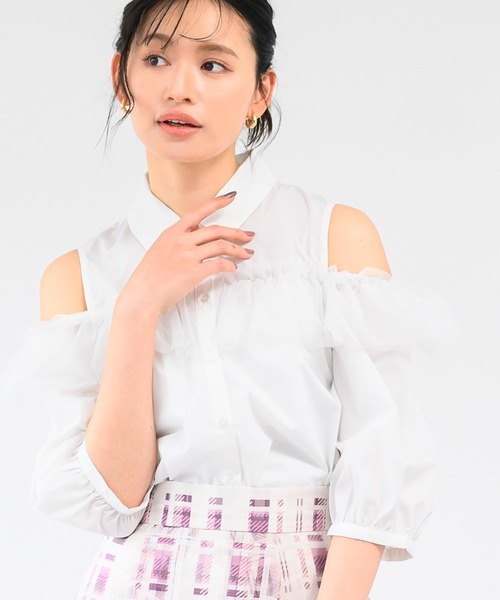 MISCH MASCH(ミッシュマッシュ)の「オープンショルダーチュールフリルシャツ(シャツ/ブラウス・レディース・ブラック/ホワイト/ブルー・フリ-)」の18枚目の写真