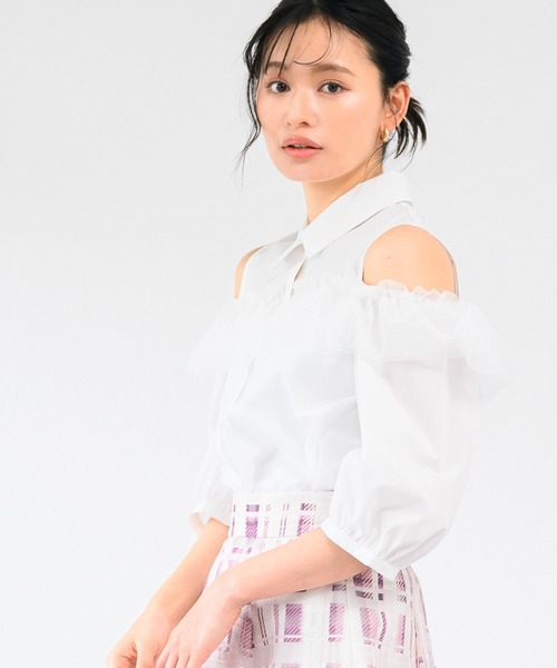 MISCH MASCH(ミッシュマッシュ)の「オープンショルダーチュールフリルシャツ(シャツ/ブラウス・レディース・ブラック/ホワイト/ブルー・フリ-)」の19枚目の写真