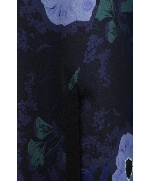 CLANE(クラネ)の「SCARF FLOWER RIBBON TOPS(その他トップス・レディース・アイボリー/ネイビー・1/2)」の21枚目の写真