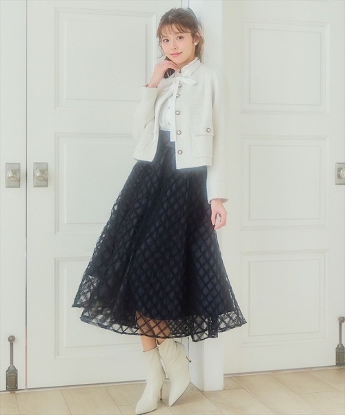 SWINGLE（スウィングル）の「デザインボタンボックスノーカラーツイードジャケット（ノーカラージャケット・レディース・ライトグレー/ブラック/アイボリー・SMALL/MEDIUM）」の4枚目の写真