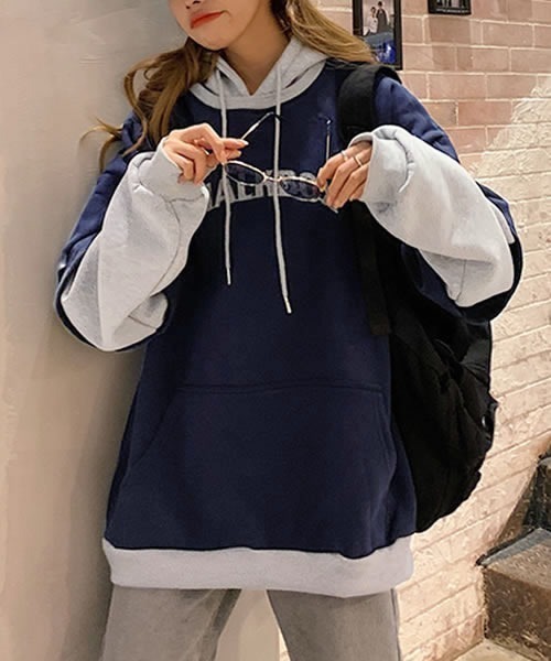 Pittok（ピットク）の「ゆったり重ね着風フード付きロゴパーカー（パーカー・レディース・グレー/ネイビー・MEDIUM）」の8枚目の写真