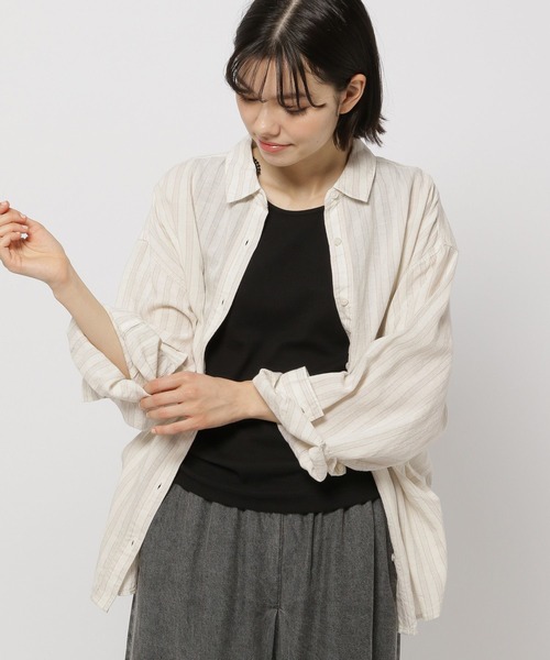 niko and...(ニコアンド)の「COMFORTリネンタックシャツ(シャツ/ブラウス・レディース・イエロー/アイボリー/グリーン/チャコール・MEDIUM/LARGE)」の11枚目の写真