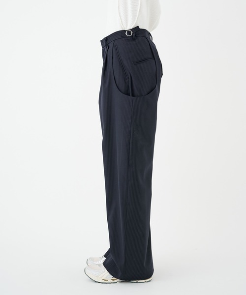 PINSTRIPED 2TUCK CURVED LEG TROUSERS（スラックス）｜NVRFRGT
