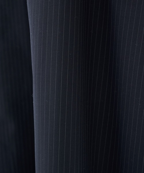 NVRFRGT（ネヴァーフォーゲット）の「PINSTRIPED 2TUCK CURVED LEG