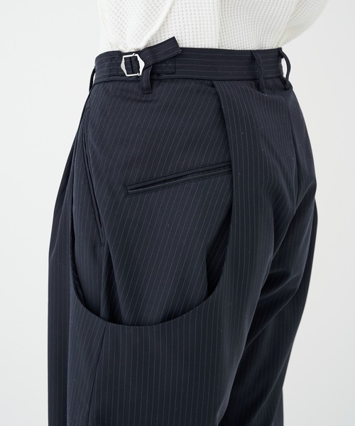 NVRFRGT（ネヴァーフォーゲット）の「PINSTRIPED 2TUCK CURVED