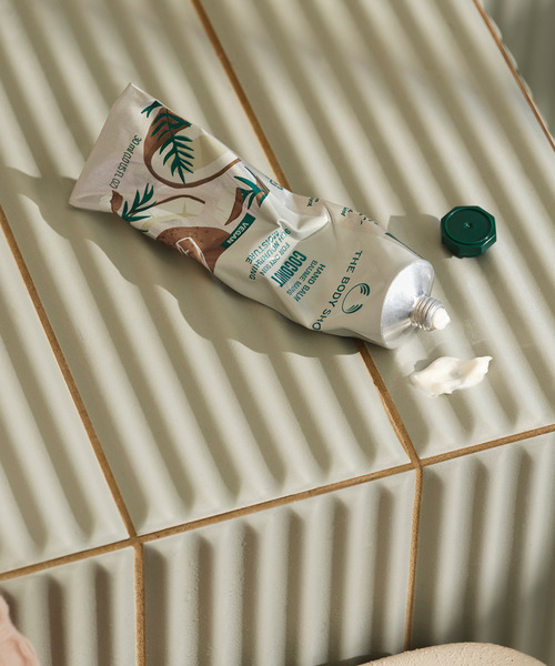 THE BODY SHOP（ザ・ボディショップ）の「【オンライン限定】ハンドバーム CN 30mL （香り：ココナッツ）（ハンドケア/ハンドクリーム・レディース・その他・FREE）」の5枚目の写真