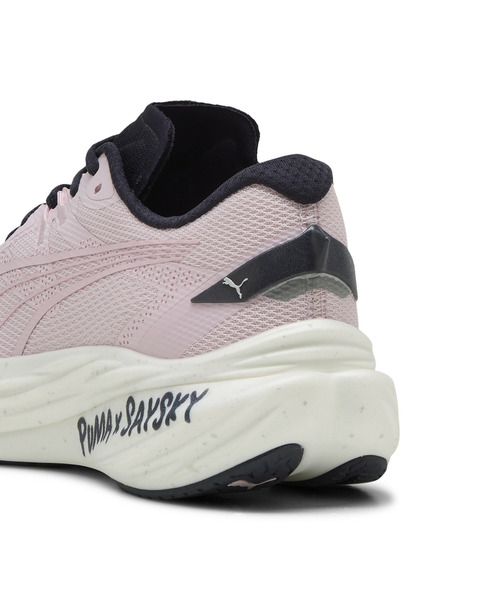 PUMA(プーマ)の「PUMA プーマ メンズ PUMA x SAYSKY ディヴィエイト ニトロ 3 ランニングシューズ(スニーカー・メンズ・ローズ・26.5cm/27.0cm/26.0cm/25.0cm/25.5cm/29.0cm/28.5cm/27.5cm/28.0cm)」の6枚目の写真