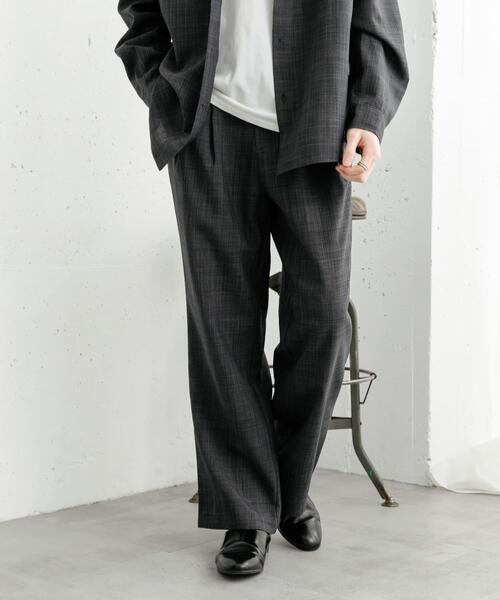 SENSE OF PLACE by URBAN RESEARCH（センスオブプレイスバイアーバンリサーチ）の「『セットアップ対応』『接触冷感/吸水速乾/イージーケア』リネンライクワイドスラックス（その他パンツ・メンズ・ライトベージュ/ブラック/ブラウン・SMALL/MEDIUM/LARGE）」の5枚目の写真