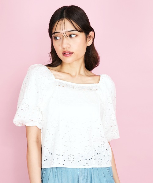 QUEENS COURT（クイーンズコート）の「【SHIORI IRIE コラボ】2WAYオフショルレースブラウス≪手洗い可能≫（シャツ/ブラウス・レディース・ブラック/オフホワイト/アイボリー・M）」の2枚目の写真