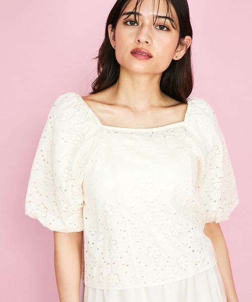 QUEENS COURT（クイーンズコート）の「【SHIORI IRIE コラボ】2WAYオフショルレースブラウス≪手洗い可能≫（シャツ/ブラウス・レディース・ブラック/オフホワイト/アイボリー・M）」の3枚目の写真